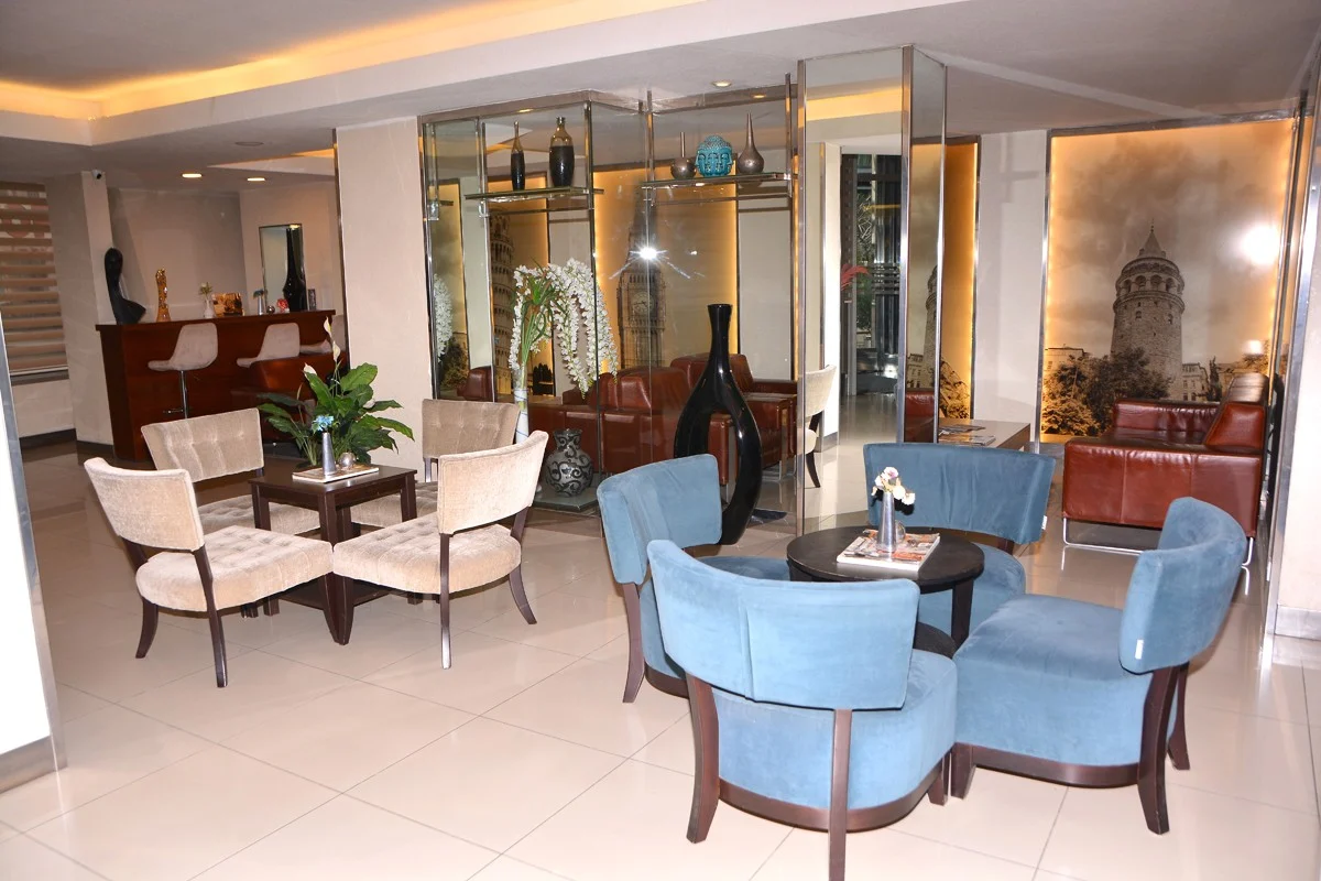 Asrın Business Hotel lobi oturma alanı
